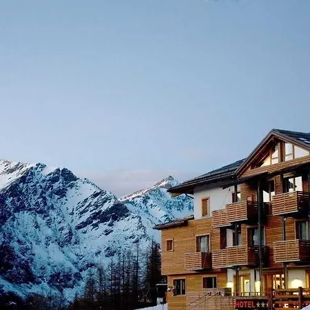 Hotel Savoia Mountain Il Nel Bosco 4*