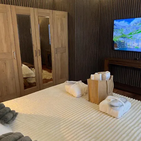 Savoia 4* باردونيكيا