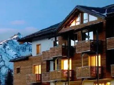 Savoia 4* باردونيكيا